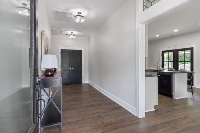 312 N Main St, Dickson, TN 37055