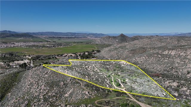 14 Starlight Mesa Drive, Hemet, CA 92544