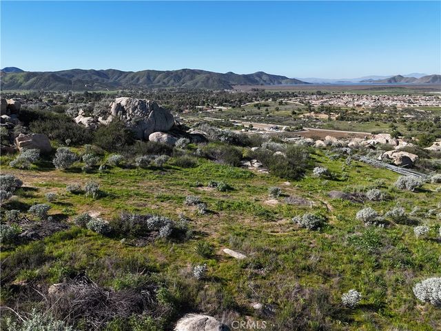 14 Starlight Mesa Drive, Hemet, CA 92544