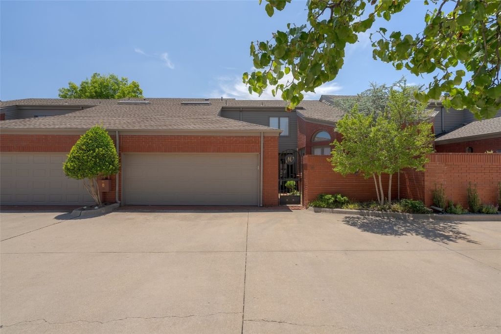 2825 NW Grand Boulevard 14, Oklahoma City, OK 73116