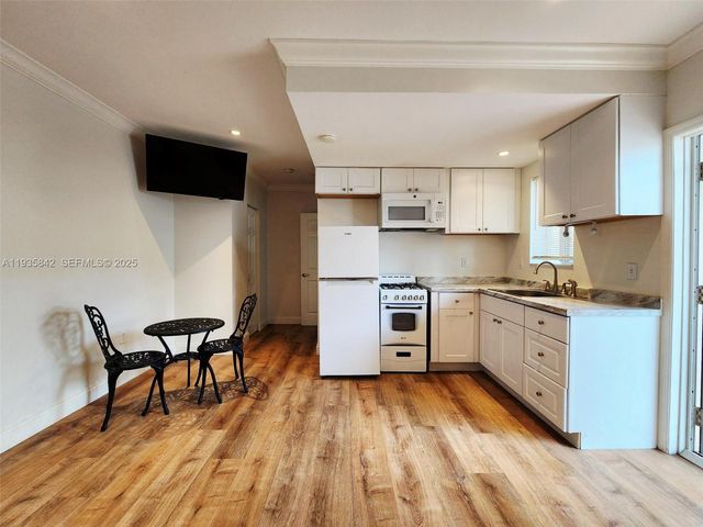 320 New York St 1, Hollywood, FL 33019