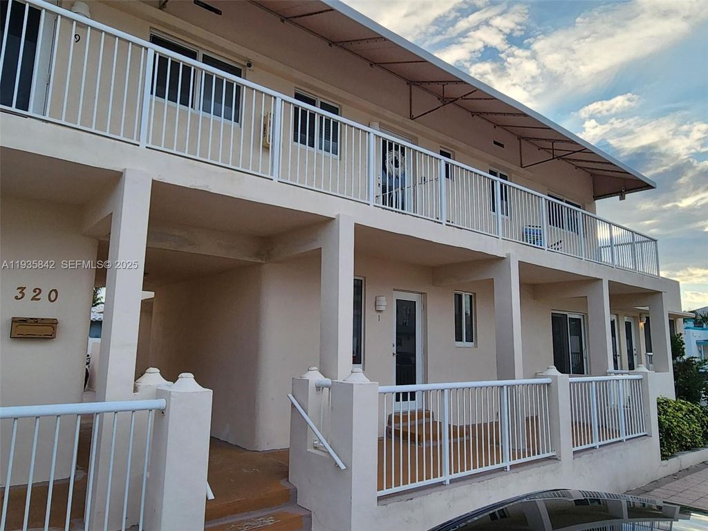 320 New York St 1, Hollywood, FL 33019