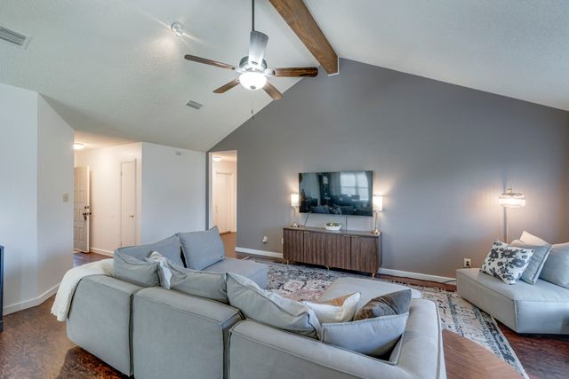 804 Simon Drive, Cedar Hill, TX 75104