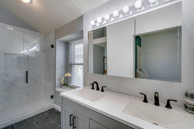 804 Simon Drive, Cedar Hill, TX 75104