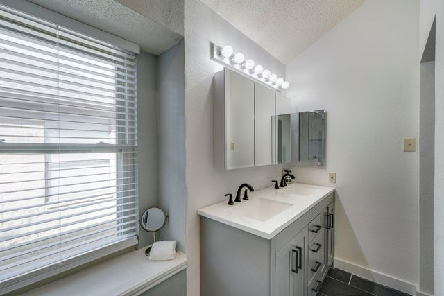 804 Simon Drive, Cedar Hill, TX 75104