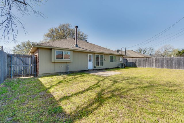 804 Simon Drive, Cedar Hill, TX 75104