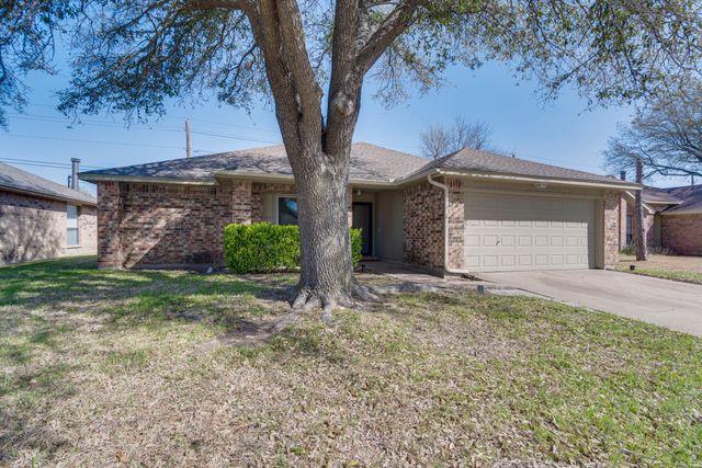 804 Simon Drive, Cedar Hill, TX 75104