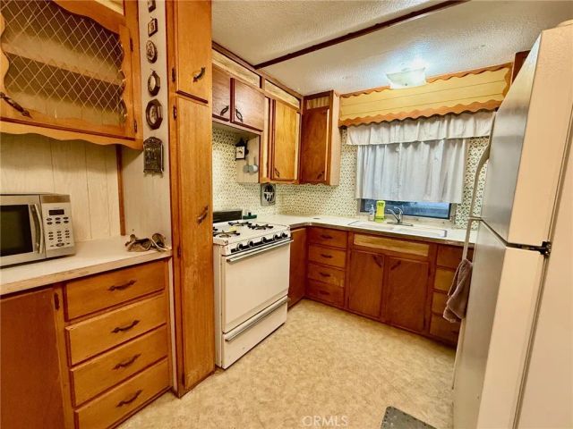 11694 Old Spruce Grove, Lower Lake, CA 95457