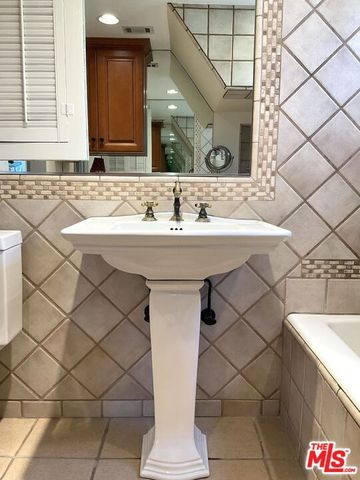 5262 N Willowcrest Avenue, Los Angeles, CA 91601