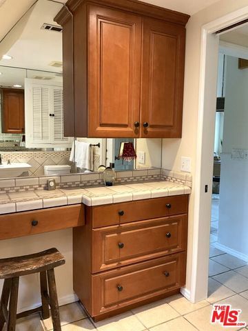 5262 N Willowcrest Avenue, Los Angeles, CA 91601