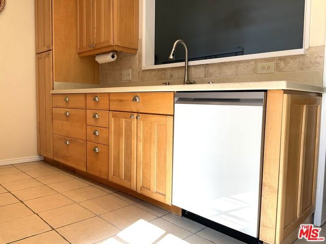 5262 N Willowcrest Avenue, Los Angeles, CA 91601