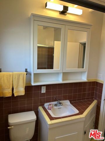 5262 N Willowcrest Avenue, Los Angeles, CA 91601