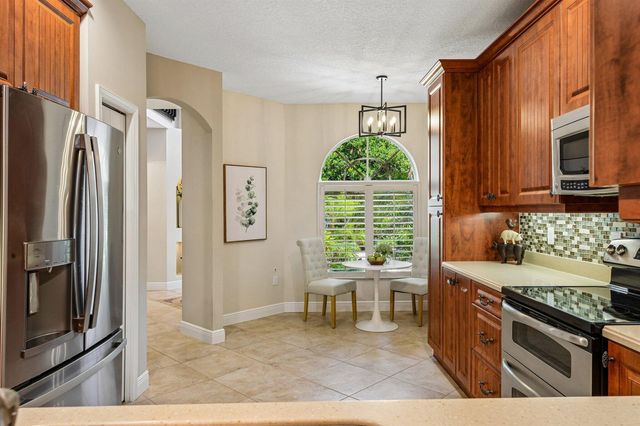 692 W Palm Aire Drive, Pompano Beach, FL 33069