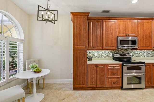 692 W Palm Aire Drive, Pompano Beach, FL 33069