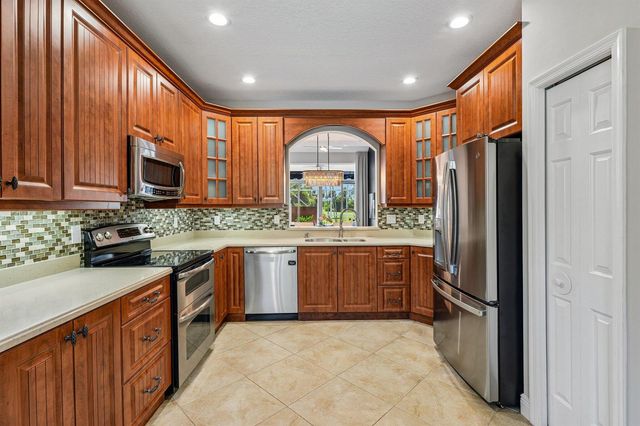 692 W Palm Aire Drive, Pompano Beach, FL 33069