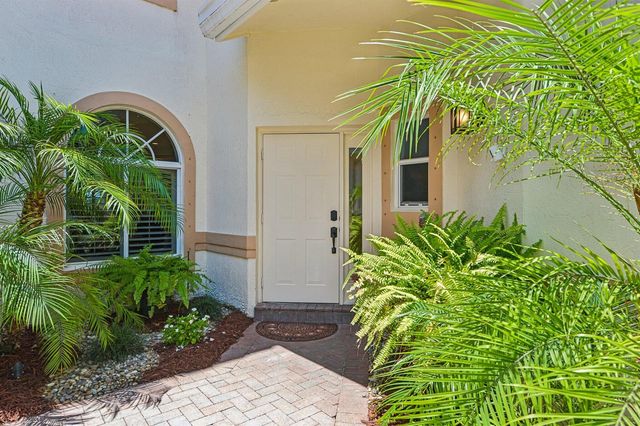 692 W Palm Aire Drive, Pompano Beach, FL 33069