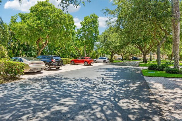692 W Palm Aire Drive, Pompano Beach, FL 33069