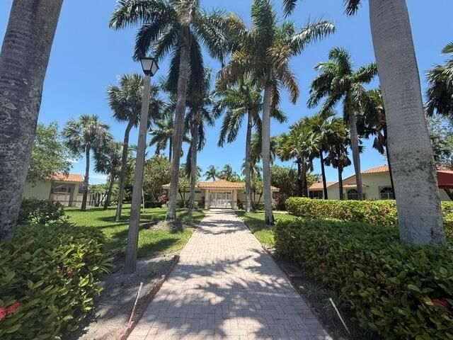 692 W Palm Aire Drive, Pompano Beach, FL 33069