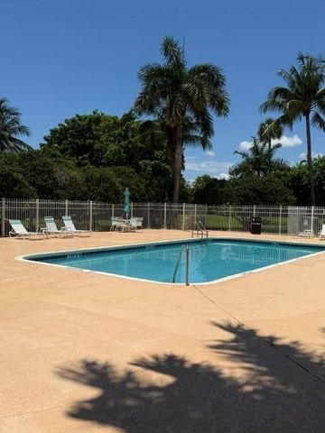 692 W Palm Aire Drive, Pompano Beach, FL 33069