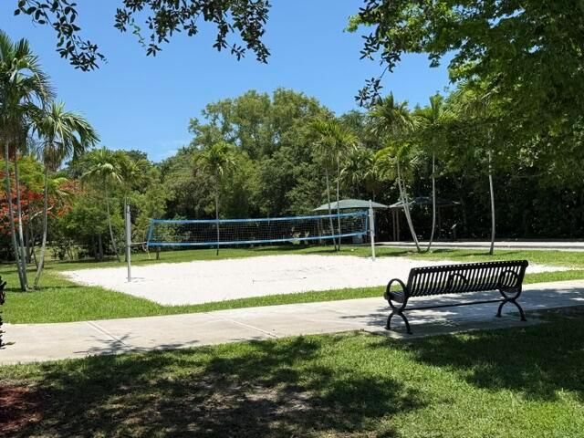 692 W Palm Aire Drive, Pompano Beach, FL 33069