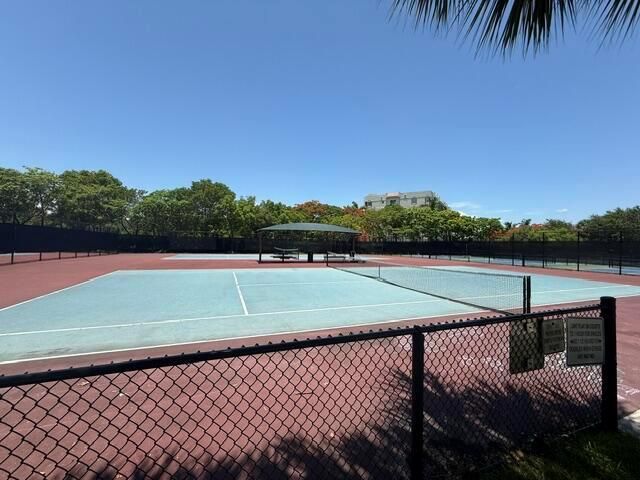 692 W Palm Aire Drive, Pompano Beach, FL 33069
