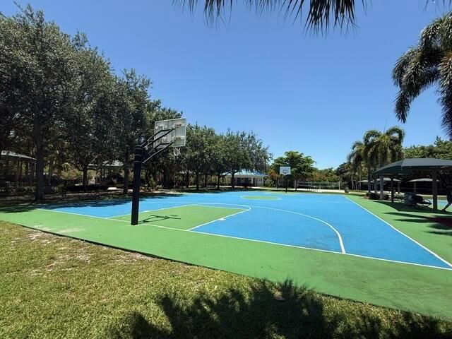 692 W Palm Aire Drive, Pompano Beach, FL 33069