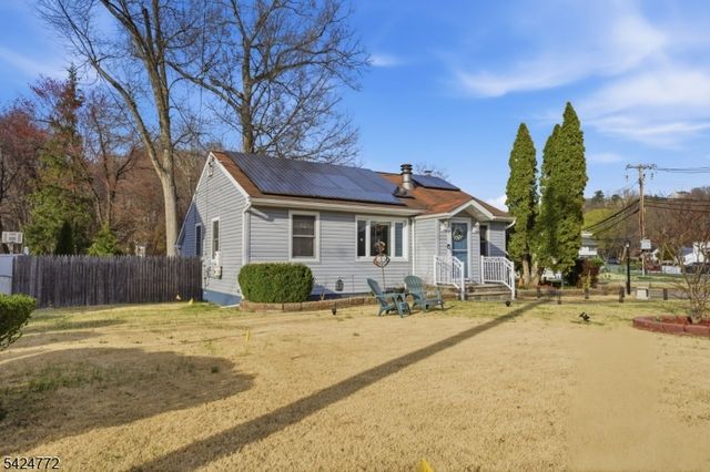 50 Skyline Lake Dr, Ringwood Boro, NJ 07456