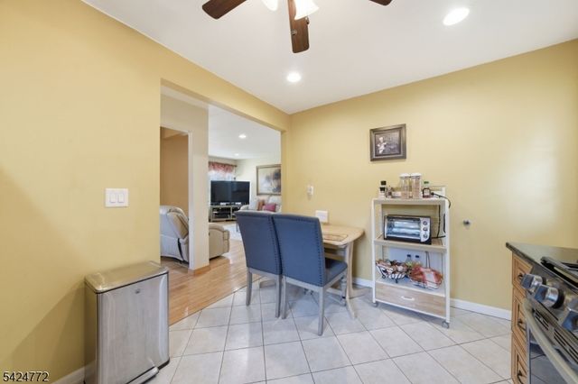 50 Skyline Lake Dr, Ringwood Boro, NJ 07456