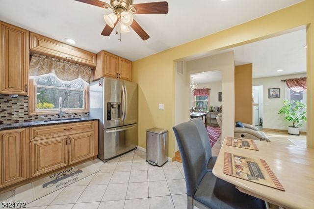 50 Skyline Lake Dr, Ringwood Boro, NJ 07456