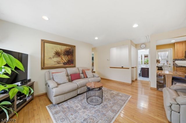 50 Skyline Lake Dr, Ringwood Boro, NJ 07456