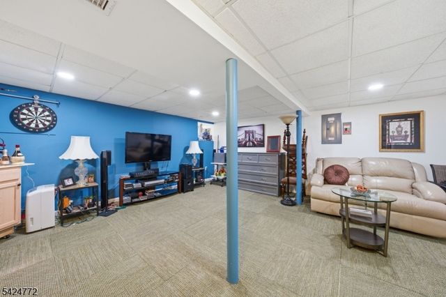 50 Skyline Lake Dr, Ringwood Boro, NJ 07456