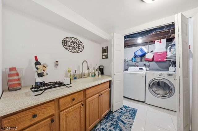 50 Skyline Lake Dr, Ringwood Boro, NJ 07456