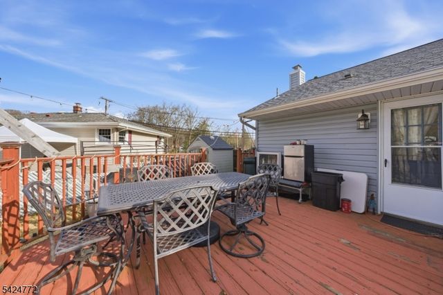 50 Skyline Lake Dr, Ringwood Boro, NJ 07456