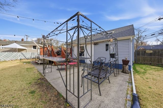 50 Skyline Lake Dr, Ringwood Boro, NJ 07456