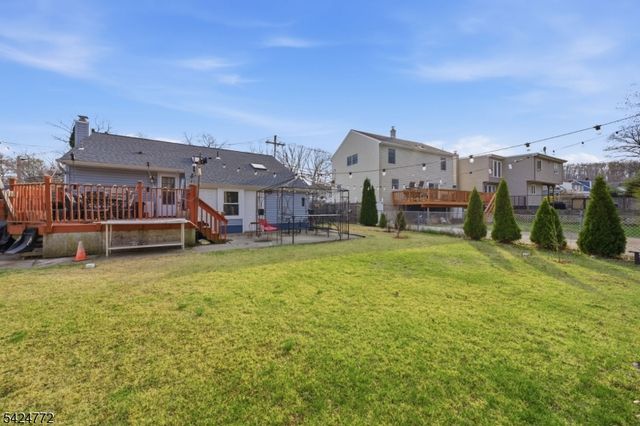 50 Skyline Lake Dr, Ringwood Boro, NJ 07456