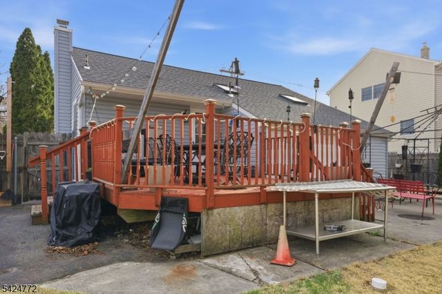 50 Skyline Lake Dr, Ringwood Boro, NJ 07456