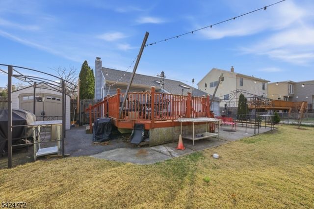 50 Skyline Lake Dr, Ringwood Boro, NJ 07456