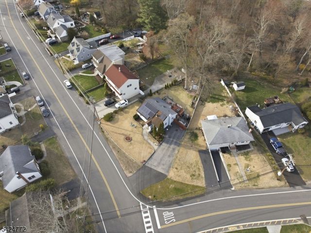 50 Skyline Lake Dr, Ringwood Boro, NJ 07456