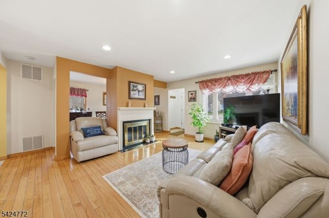 50 Skyline Lake Dr, Ringwood Boro, NJ 07456