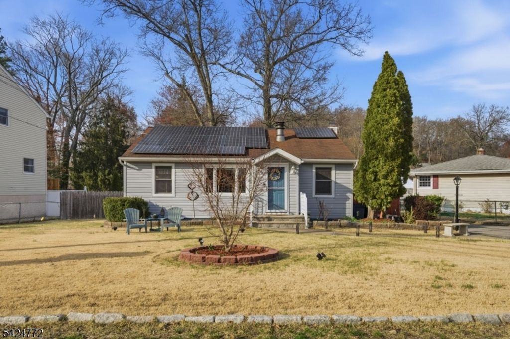 50 Skyline Lake Dr, Ringwood Boro, NJ 07456