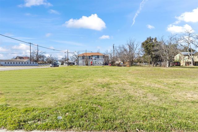 703 N Main ST, Taylor, TX 76574