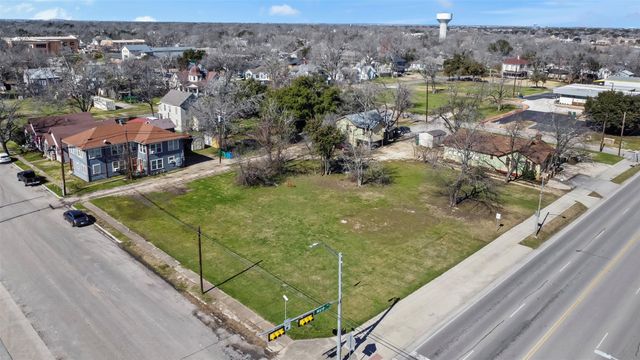 703 N Main ST, Taylor, TX 76574