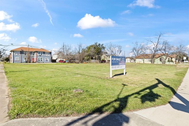 703 N Main ST, Taylor, TX 76574