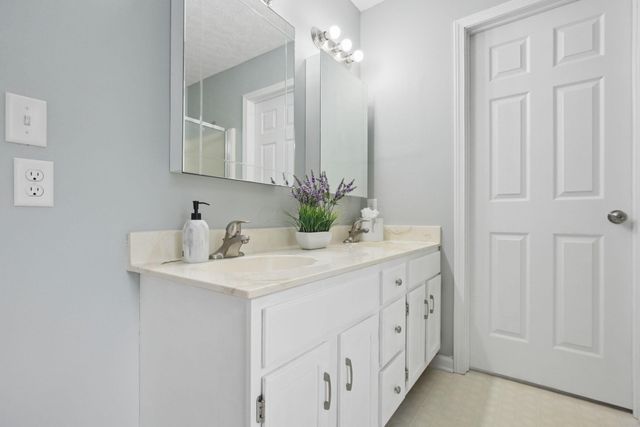596 Ridenour Road, Columbus, OH 43230