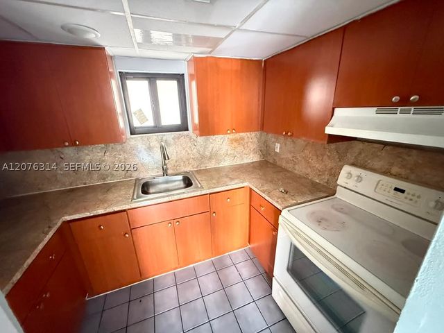 5 Olive Dr 13, Hialeah, FL 33010