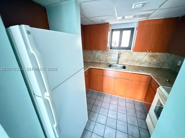 5 Olive Dr 13, Hialeah, FL 33010