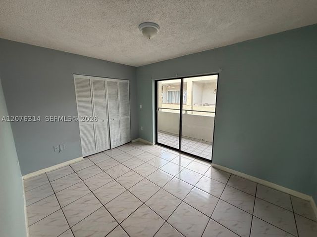 5 Olive Dr 13, Hialeah, FL 33010