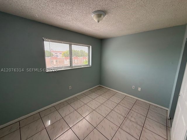 5 Olive Dr 13, Hialeah, FL 33010