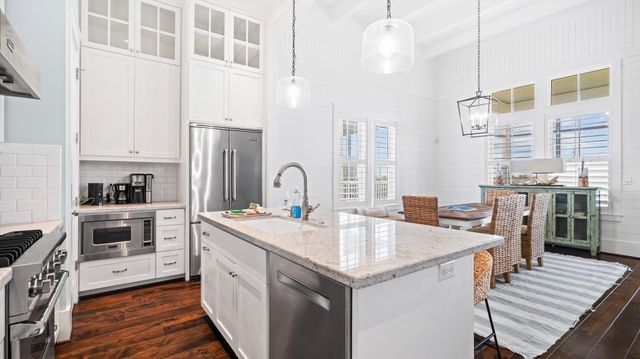 2614 E Seaside Drive, Galveston, TX 77550