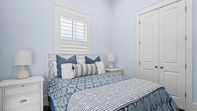 2614 E Seaside Drive, Galveston, TX 77550